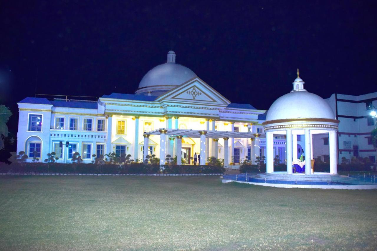 The Royal Palace Dewās Buitenkant foto