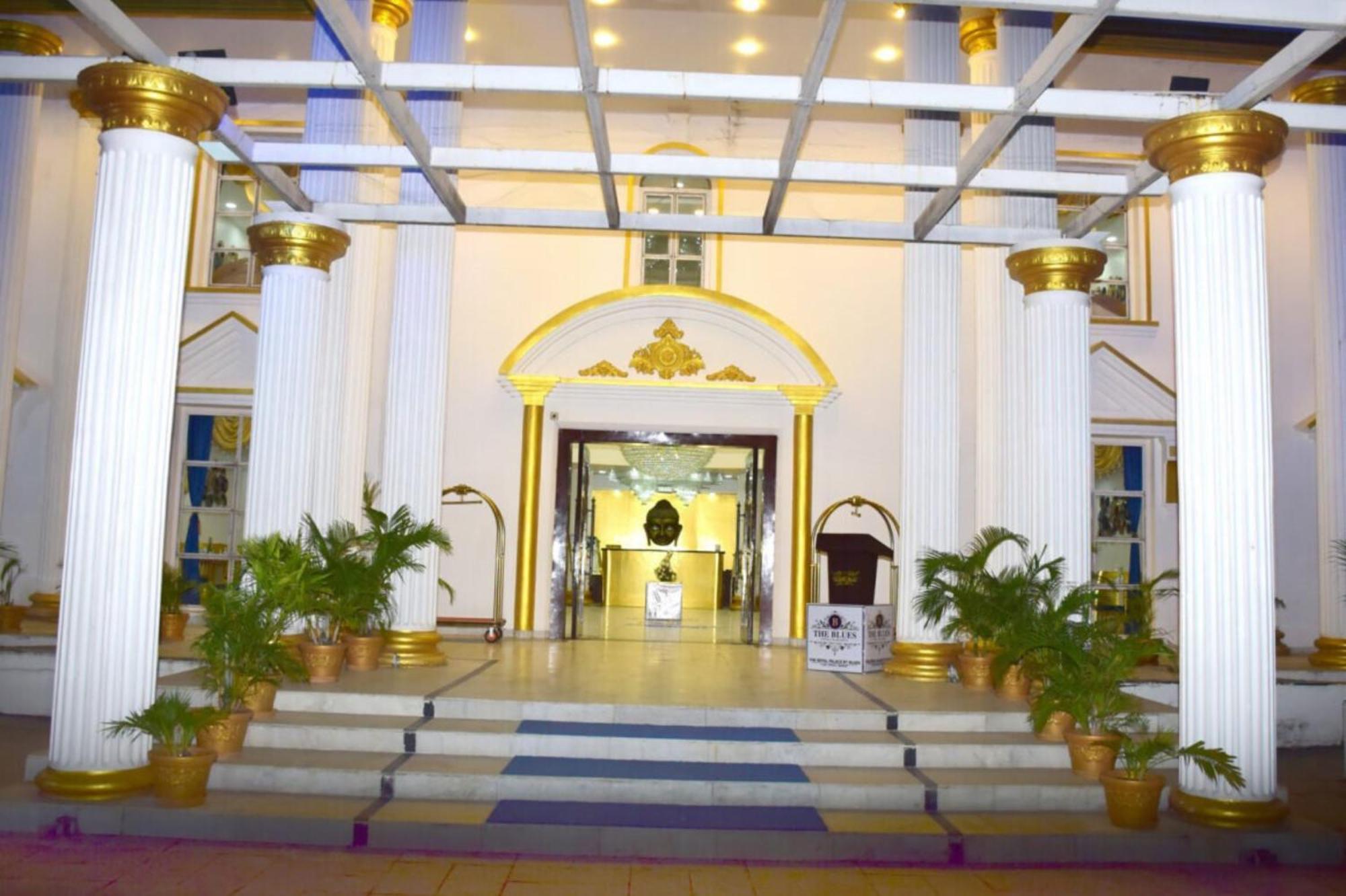 The Royal Palace Dewās Buitenkant foto